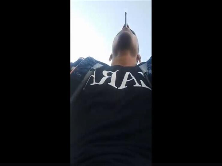 بتهمتي السير عكس الاتجاه والسرقة.. إحالة المتهم بخطف هاتف صحفي أثناء بث مباشر للمحاكمة العاجلة بتهمتي السير عكس الاتجاه والسرقة.. إحالة المتهم بخطف هاتف صحفي أثناء بث مباشر للمحاكمة العاجلة