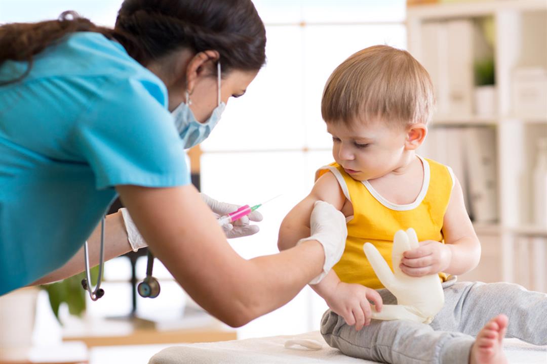 كم جرعة يحتاجها الطفل من لقاح الإنفلونزا؟