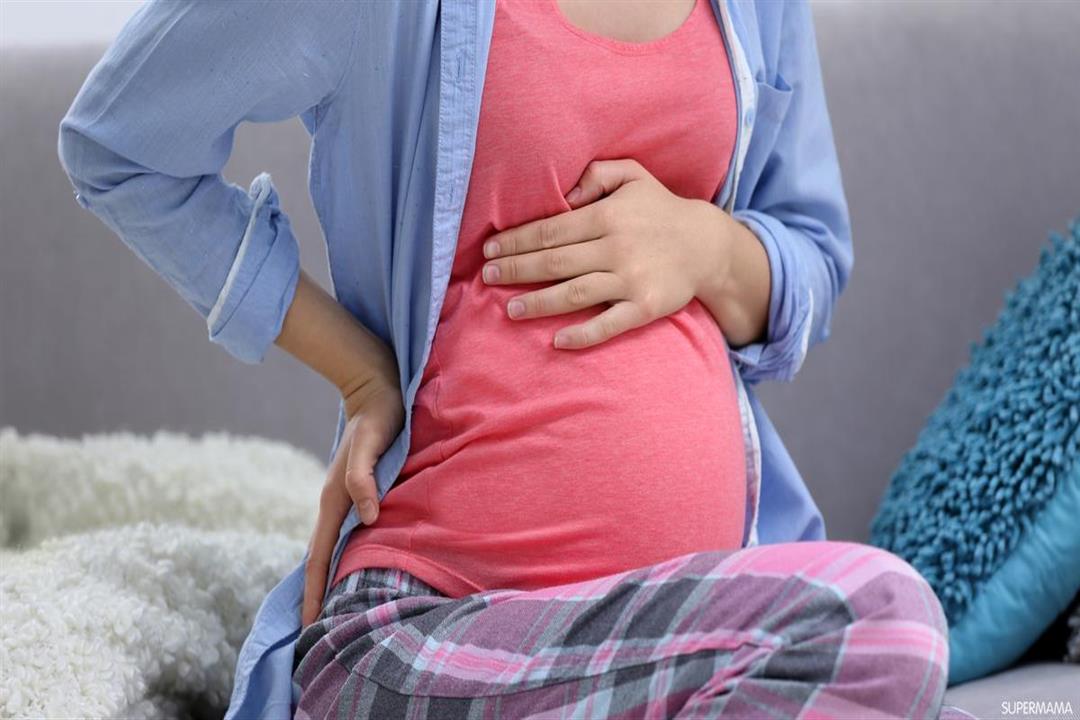 4 أسباب لألم أسفل الظهر عند الحوامل.. متى يكون خطيرًا؟