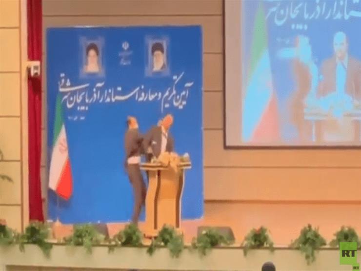 صفعة قوية على وجه حاكم محافظة في إيران خلال حفل تنصيبه