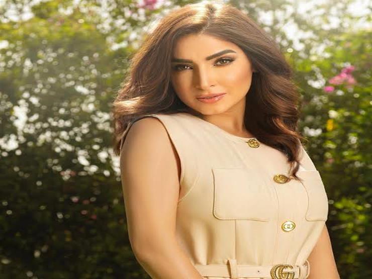 روجينا بفستان قصير جذاب في أحدث ظهور لها