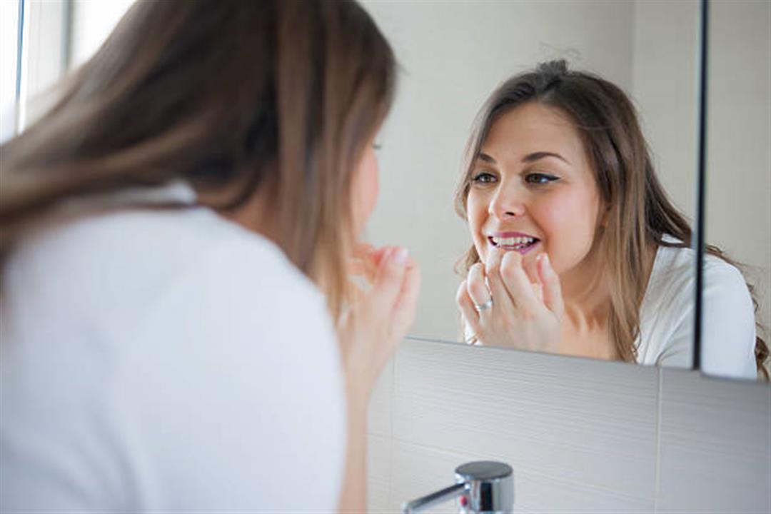 قوة ذاكرتك مرهونة بنظافة أسنانك.. ما العلاقة؟
