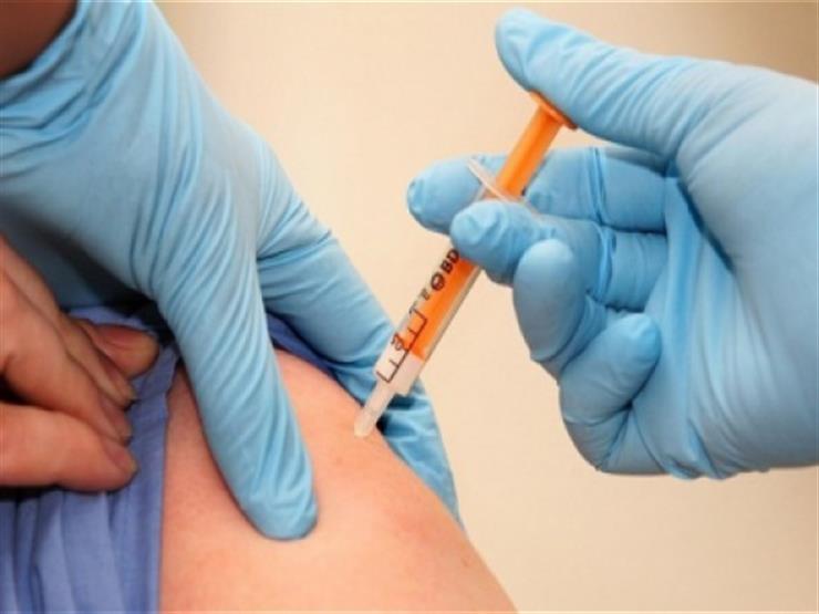 "اللجنة العلمية": يمكن التطعيم بلقاحي كورونا والإنفلونزا في نفس الوقت