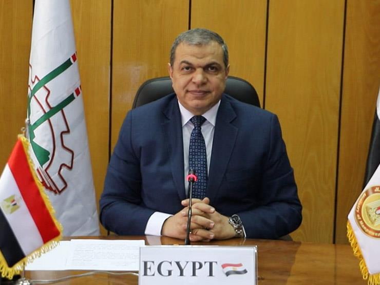 وزير القوى العاملة يتابع مستحقات مصري انفجر به لغم أثناء عمله بالكويت