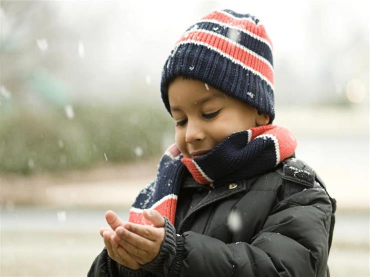 في يوم الطفولة.. نصائح لاختيار ملابس ابنك خلال موجة الطقس البارد