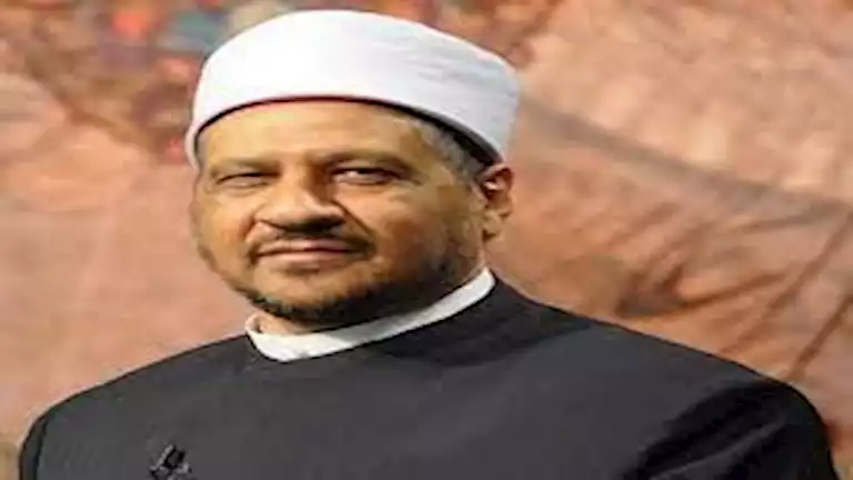 مجدي عاشور يوضح الوضع الصحيح للكرسي في الصف أثناء صلاة الجماعة.. يتساوى بالكتف أم القدم؟