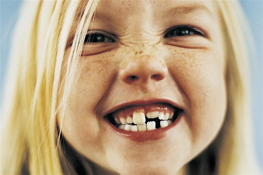 صرير الأسنان عند الأطفال.. هل دلالاته خطيرة؟