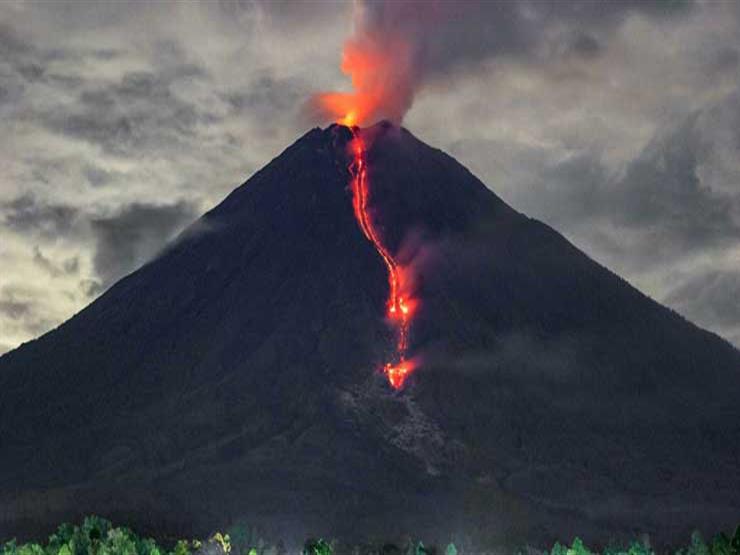 ثوران بركان في إندونيسيا.. والسكان يصيحون: الله أكبر (فيديو)