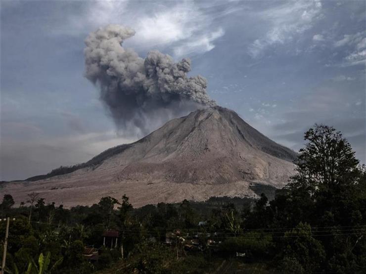 إندونيسيا: ارتفاع حصيلة قتلى ثوران بركان سيميرو إلى 22
