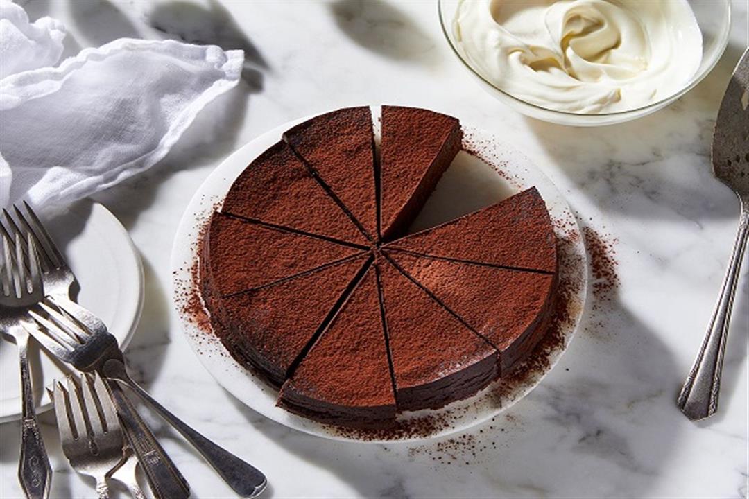 8725437a-50b0-4df6-b287-d269b7c361b0--2020-0124_instant-pot-flourless-chocolate-cake_3x2_julia-gartland_081