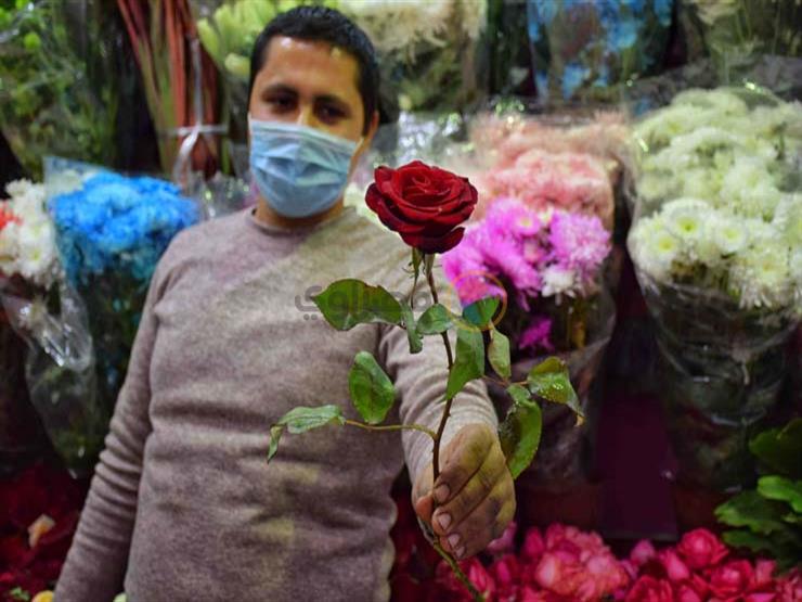 عام الوباء.. كورونا يضيء شمعة ميلاده الأولى بمصر على نغمات الفلانتين عام الوباء.. كورونا يضيء شمعة ميلاده الأولى بمصر على نغمات الفلانتين
