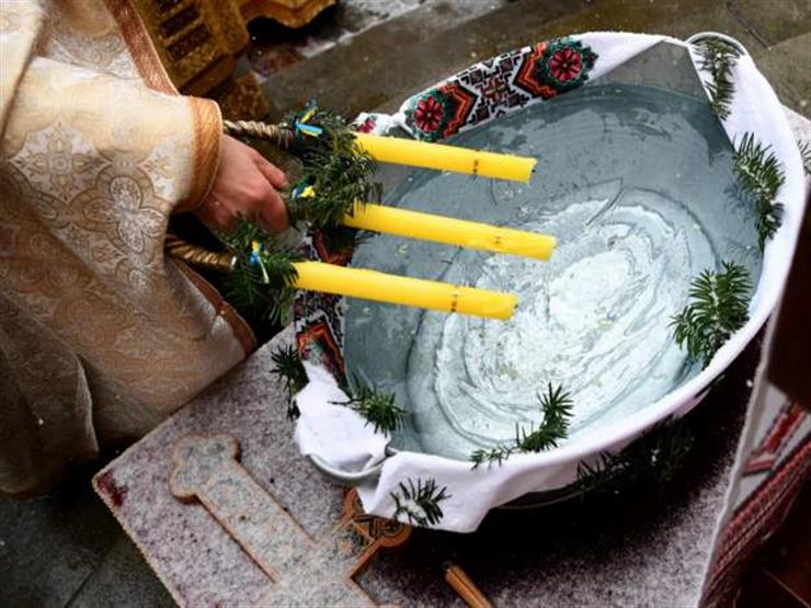 تعميد رضيع في أسبوعه السادس يؤدي إلى وفاته ويثير جدلا في رومانيا تعميد رضيع في أسبوعه السادس يؤدي إلى وفاته ويثير جدلا في رومانيا