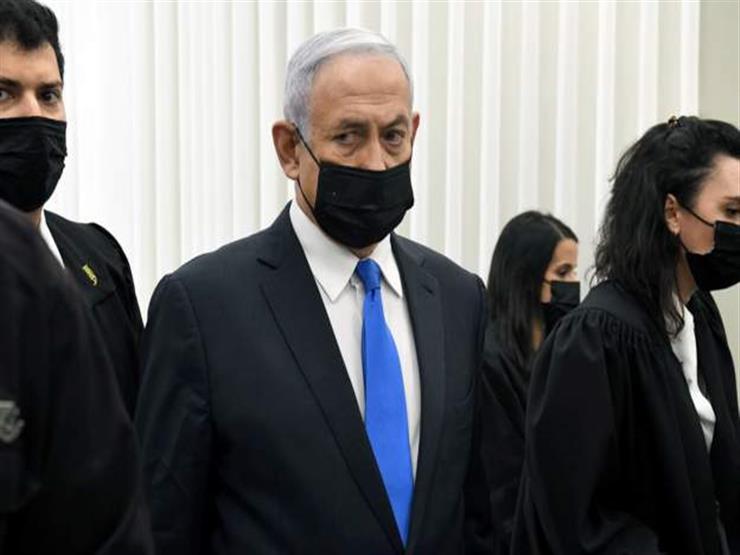 نتنياهو يمثل أمام محكمة في القدس مرتديا كمامة سوداء نتنياهو يمثل أمام محكمة في القدس مرتديا كمامة سوداء