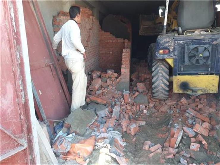 رئيس مدينة دمنهور يكشف تفاصيل هدم 7 مقابر تم بناؤها داخل مخزن 