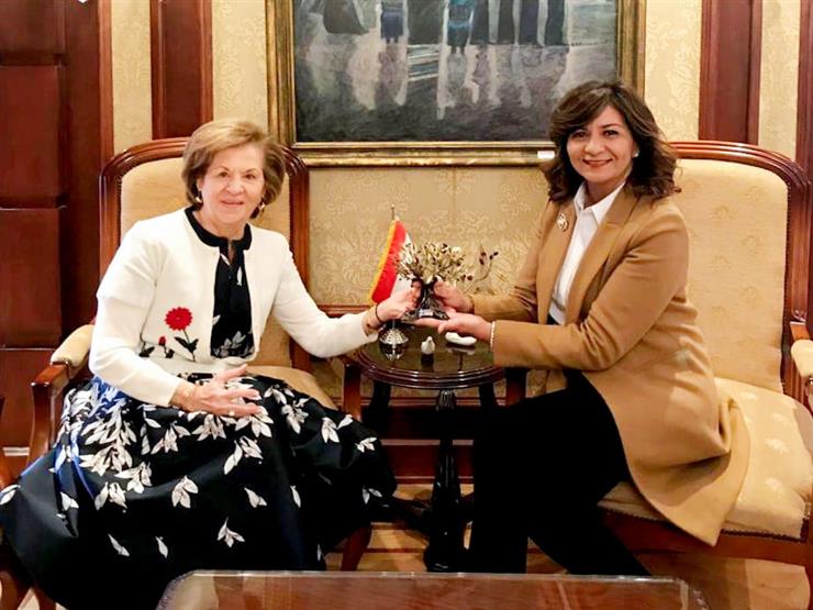 سيدة أعمال مصرية يونانية تتبرع بـ 20 ألف يورو لمبادرة "حياة كريمة" سيدة أعمال مصرية يونانية تتبرع بـ 20 ألف يورو لمبادرة "حياة كريمة"