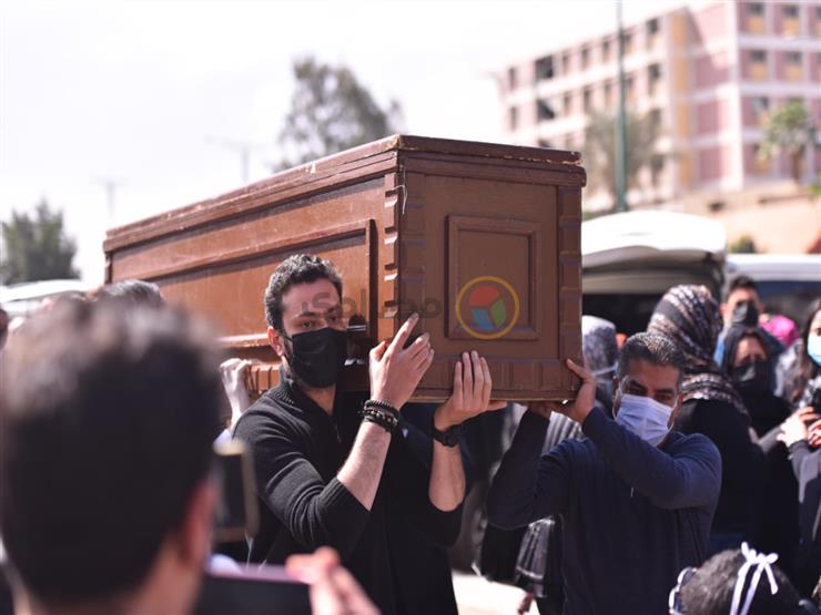 Ø¨ÙƒØ§Ø¡ ÙˆØ§Ù†Ù‡ÙŠØ§Ø± 40 ØµÙˆØ±Ø© Ù…Ù† Ø¬Ù†Ø§Ø²Ø© ÙˆØ§Ù„Ø¯Ø© Ø±Ø¶ÙˆÙ‰ Ø§Ù„Ø´Ø±Ø¨ÙŠÙ†ÙŠ Ù…ØµØ±Ø§ÙˆÙ‰