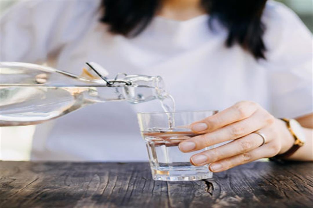 استشاري تغذية: شرب الماء يساعد على إنقاص الوزن