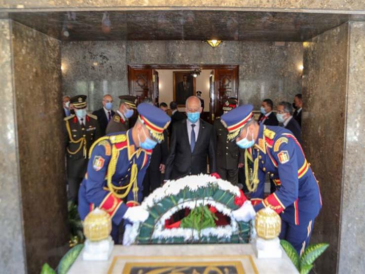 الرئيس التونسي يزور أضرحة عبدالناصر والسادات وقبر الجندي الم | مصراوى