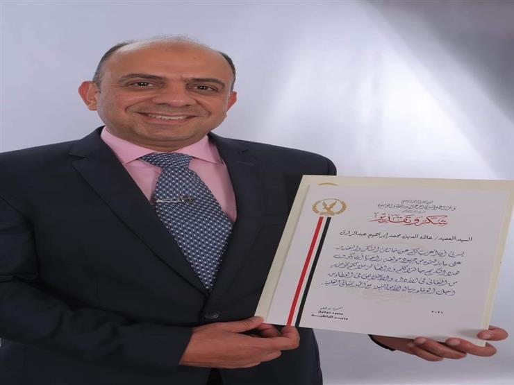 بعد توجيه ضربات لتجار الآثار والمخدرات.. تكريم رئيس مباحث بالفيوم بعد توجيه ضربات لتجار الآثار والمخدرات.. تكريم رئيس مباحث بالفيوم