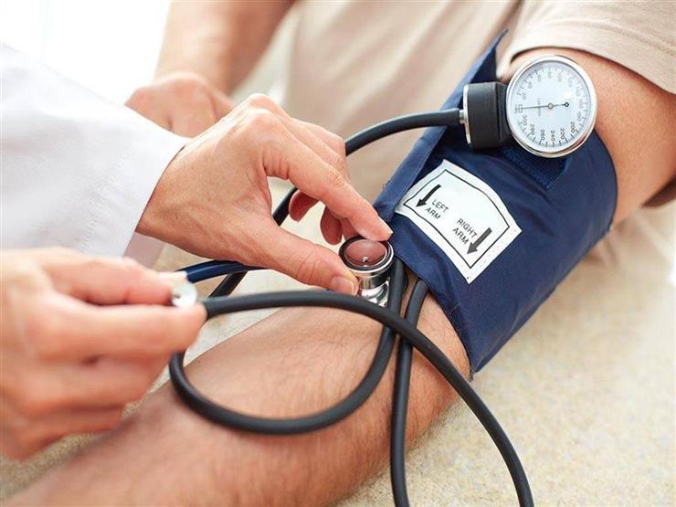 قياس ضغط الدم.. إرشادات اتبعها للحصول على قراءة صحيحة (فيديوجرافيك)