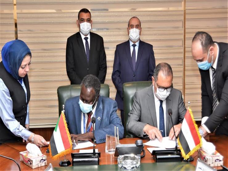 توقيع مذكرة تفاهم بين مصر للطيران والخطوط السودانية توقيع مذكرة تفاهم بين مصر للطيران والخطوط السودانية