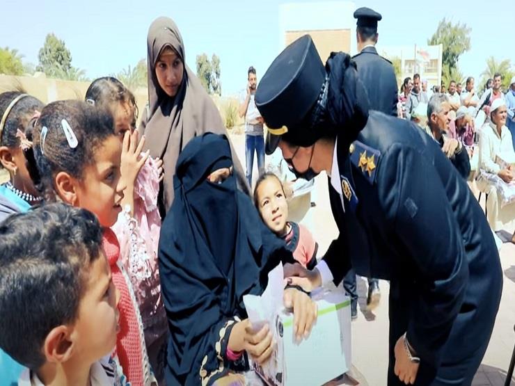 بالفيديو.. الداخلية ترسل قوافل طبية ومساعدات إنسانية لقرى الجيزة بالفيديو.. الداخلية ترسل قوافل طبية ومساعدات إنسانية لقرى الجيزة