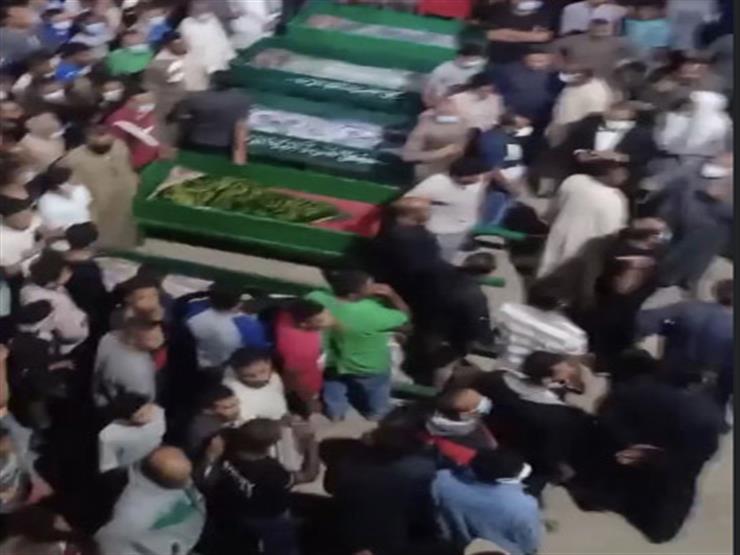 بالفيديو.. تشييع جنازة 5 ضحايا من قرية واحدة لقوا مصرعهم في حادث أتوبيس أسيوط بالفيديو.. تشييع جنازة 5 ضحايا من قرية واحدة لقوا مصرعهم في حادث أتوبيس أسيوط