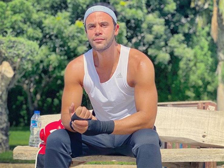 محمد إمام يحتفل بوصول صفحته على "فيسبوك" 14 مليون متابع محمد إمام يحتفل بوصول صفحته على "فيسبوك" 14 مليون متابع