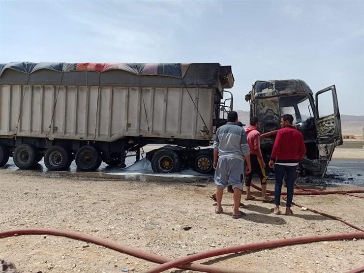 إصابة شخصين في حريق سيارة نقل بطريق السويس إصابة شخصين في حريق سيارة نقل بطريق السويس