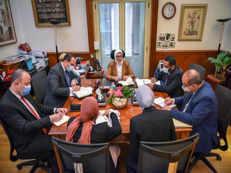 وزيرة الصحة تعقد اجتماعًا لبحث إنشاء "المدينة الطبية للمعاهد القومية" وزيرة الصحة تعقد اجتماعًا لبحث إنشاء "المدينة الطبية للمعاهد القومية"