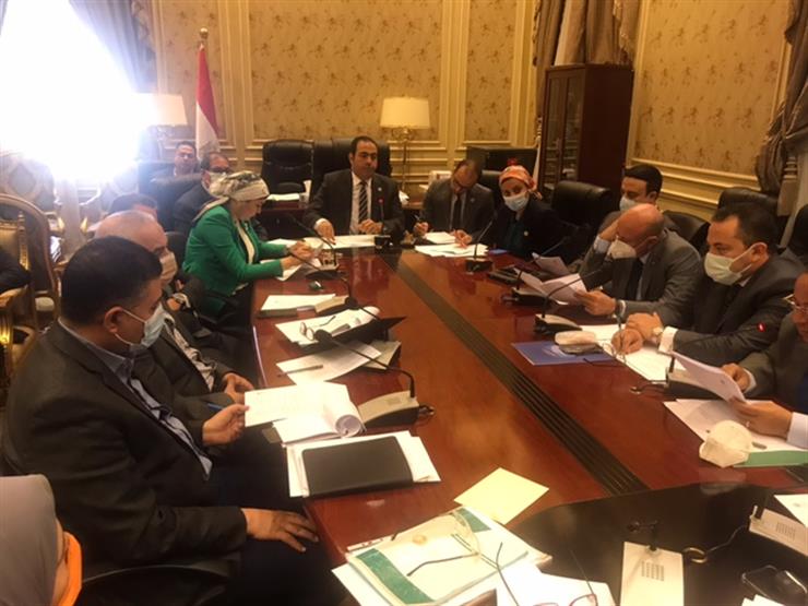 رسوم "رعاية النشء" تثير الجدل في "رياضة النواب" رسوم "رعاية النشء" تثير الجدل في "رياضة النواب"