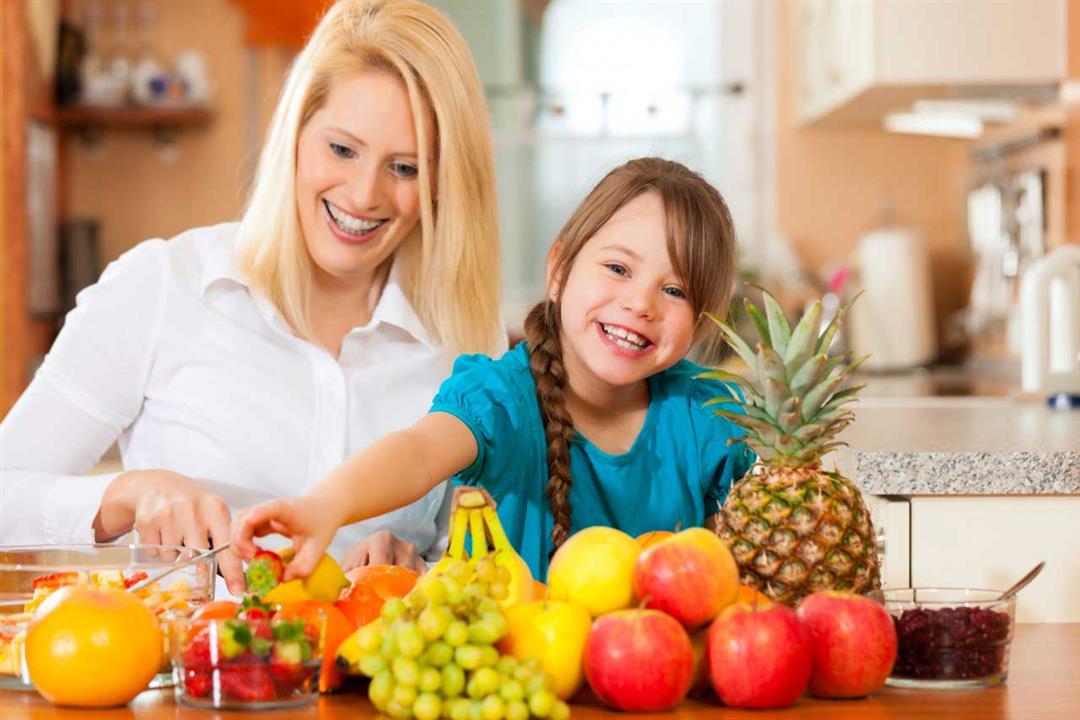 الفواكه الصيفية متنوعة.. أيهم أكثر فائدة لصحة طفلِك؟ (فيديوجرافيك)
