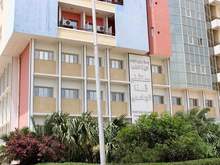 مستشفيات قنا الجامعي تستقبل 25 مصابًا فلسطينيًا