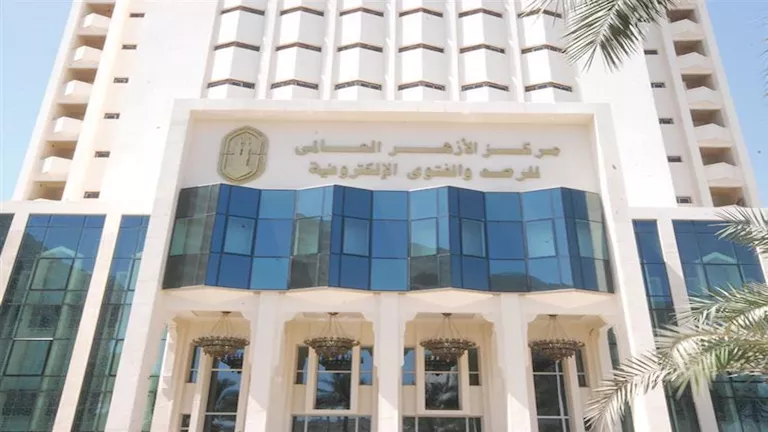 ماذا تفعل المرأة إذا دخل رمضان قبل قضاء ما عليها من صيام؟.. الأزهر للفتوى يوضح 