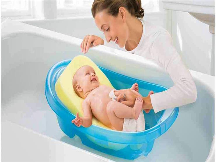 متى يجب استحمام الطفل حديث الولادة؟