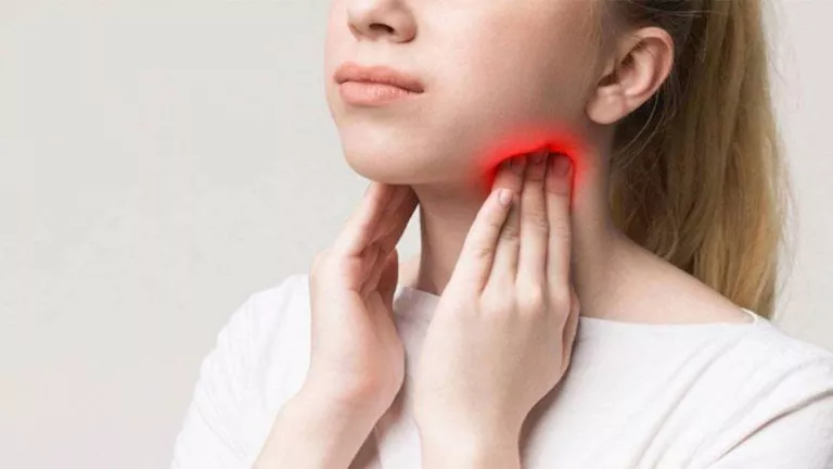 8 نصائح للتخلص من التهاب وجفاف الحلق في الصباح 