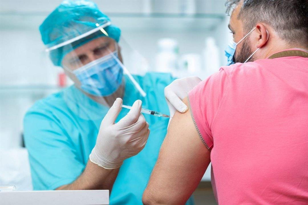 أستاذ مناعة يحذر من موجة كورونا الرابعة: التطعيم يحدد مدى تأثر الدول