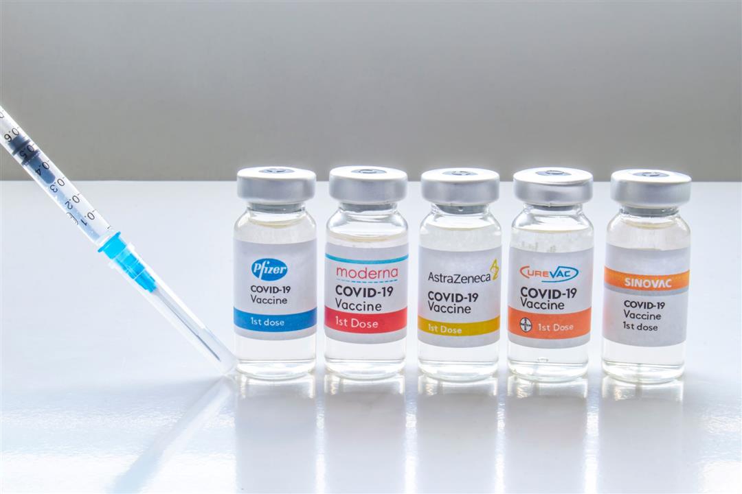 الآثار الجانبية لتطعيم كورونا.. هل تختلف من لقاحٍ لآخر؟