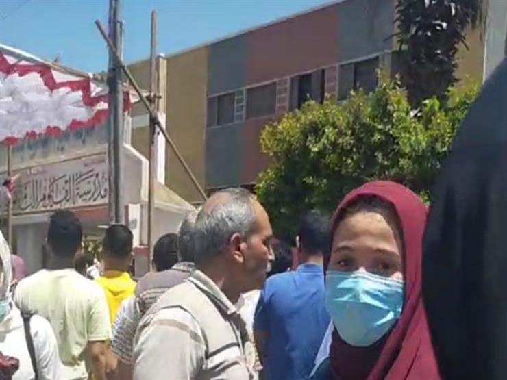 بالصور انهيار طالبات الثانوية العامة بسبب امتحان اللغة الع مصراوى
