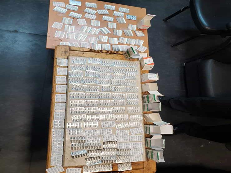 "جمارك مطار القاهرة" تضبط 1380 قرصًا مخدرًا بحوزة راكب قادم من الصومال "جمارك مطار القاهرة" تضبط 1380 قرصًا مخدرًا بحوزة راكب قادم من الصومال