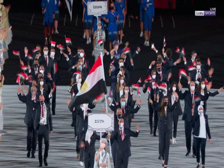 بالفيديو.. هداية ملاك وأبو القاسم يحملان علم مصر في ...