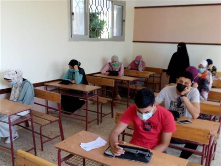 بالفيديو.. طلاب الثانوية يشتكون من صعوبة امتحان الديناميكا بأسيوط بالفيديو.. طلاب الثانوية يشتكون من صعوبة امتحان الديناميكا بأسيوط
