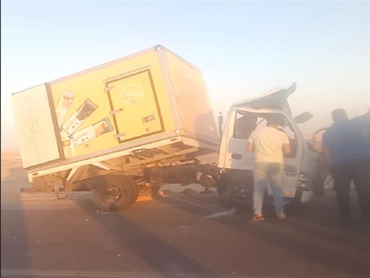 مصرع شخص في تصادم حافلة نقل عام وسيارة بالوادي الجديد مصرع شخص في تصادم حافلة نقل عام وسيارة بالوادي الجديد