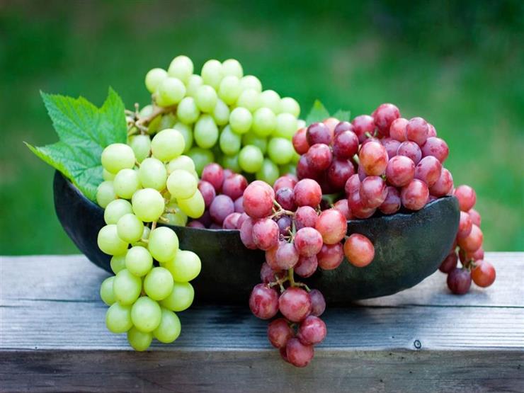 هل يساعد العنب على خفض الكوليسترول؟.. دراسة تكشف