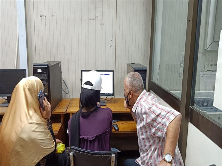 "عشان منكررش المعاناة".. لماذا لجأت "هاجر" إلى كلية الهندسة لتسجيل رغبات القبول بالجامعات؟ "عشان منكررش المعاناة".. لماذا لجأت "هاجر" إلى كلية الهندسة لتسجيل رغبات القبول بالجامعات؟