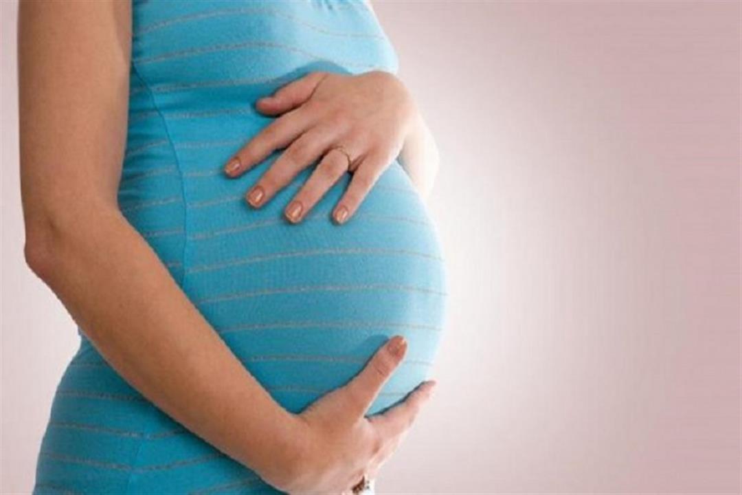 آلام أسفل البطن أثناء الحمل.. متى تكون خطيرة؟