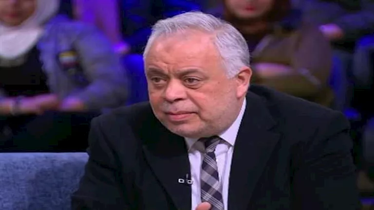 "الحمد لله هي بخير".. أشرف زكي يطمئن الجمهور على عبلة كامل 