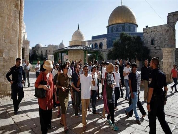 عشرات المستوطنين يقتحمون باحات المسجد الأقصى عشرات المستوطنين يقتحمون باحات المسجد الأقصى