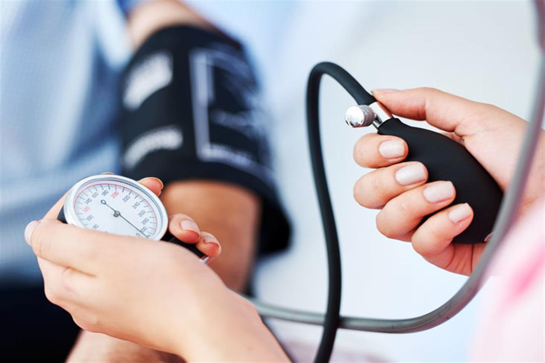 دراسة: ارتفاع ضغط الدم عند الوقوف يهدد بالإصابة بالنوبات القلبية