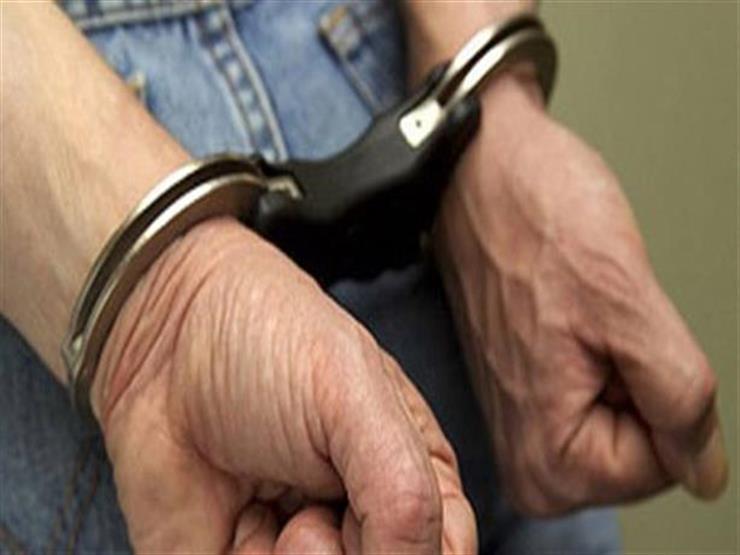 بسبب خلافات مالية.. ضبط المتهم بقتل شاب بجوار جامعة جنوب الوادي بسلاح آلي بقنا بسبب خلافات مالية.. ضبط المتهم بقتل شاب بجوار جامعة جنوب الوادي بسلاح آلي بقنا